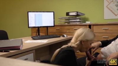 Heiße Blonde Teenie Fickt Für Ein Auto - Bargeld Gegen Lust (+18)