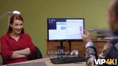 VIP4K: La Rousse aux Formes Voluptueuses en Action Torride