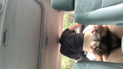 Riding boyfriend's dick in the car - Video sex kannada