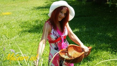Mature Redhead Gets Creampied in Public by her Neighbor