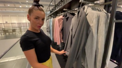 Sales Assistant sucked one night creampie in Fitting room