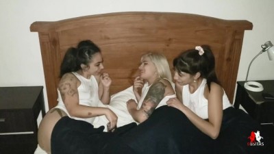 Girls night with teenscreampie Negritasicaria and Celestialstar2000 (+18)