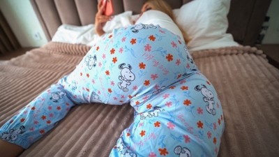 Stepdaughter seduces cumshot on pantyhose stepdad by watching porn with door open