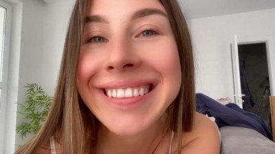 morning fleshlight solo rubbing of a creamy pussy on the couch