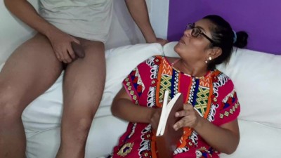 I surprise my wet titties stepmother and put my cock in her mouth